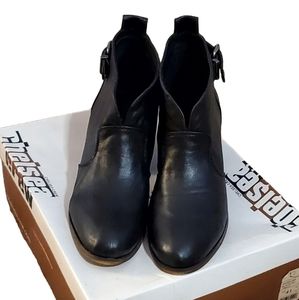 Chelsea Crew Angelina Booties sz 10/41